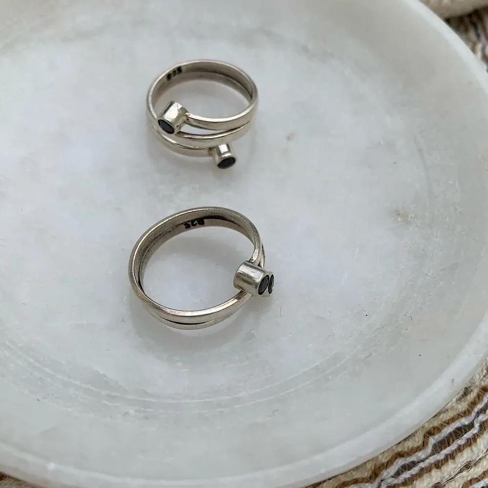 Black Twirl Toe Ring
